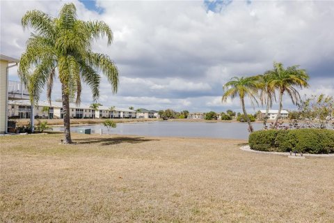 Townhouse in Punta Gorda, Florida 2 bedrooms, 100.15 sq.m. № 2155728 - photo 16