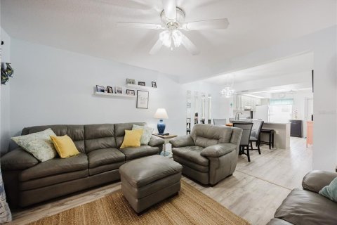 Townhouse in Punta Gorda, Florida 2 bedrooms, 100.15 sq.m. № 2155728 - photo 14
