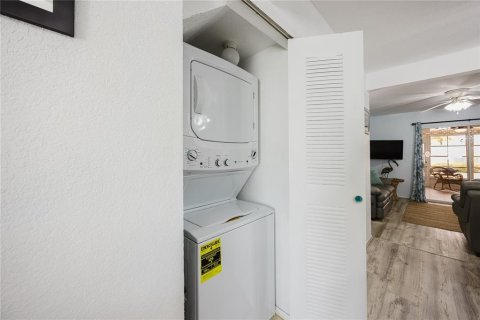 Townhouse in Punta Gorda, Florida 2 bedrooms, 100.15 sq.m. № 2155728 - photo 17