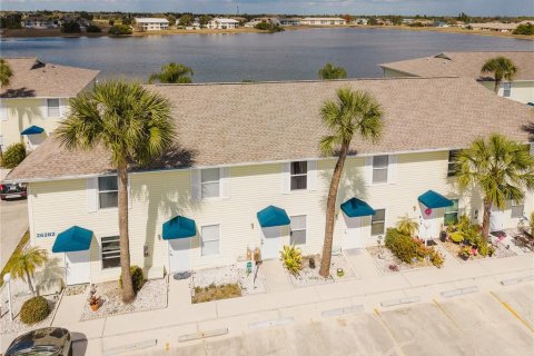 Townhouse in Punta Gorda, Florida 2 bedrooms, 100.15 sq.m. № 2155728 - photo 4
