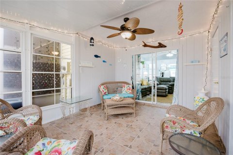 Townhouse in Punta Gorda, Florida 2 bedrooms, 100.15 sq.m. № 2155728 - photo 15
