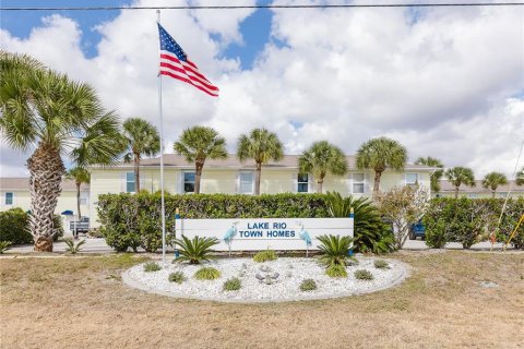 Townhouse in Punta Gorda, Florida 2 bedrooms, 100.15 sq.m. № 2155728 - photo 5
