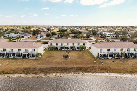 Townhouse in Punta Gorda, Florida 2 bedrooms, 100.15 sq.m. № 2155728 - photo 30