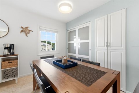 Condo in Saint Petersburg, Florida, 2 bedrooms  № 2155242 - photo 10