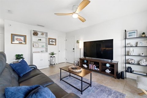 Condo in Saint Petersburg, Florida, 2 bedrooms  № 2155242 - photo 3
