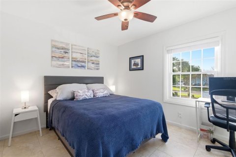 Condo in Saint Petersburg, Florida, 2 bedrooms  № 2155242 - photo 23