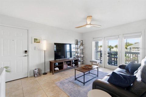 Condo in Saint Petersburg, Florida, 2 bedrooms  № 2155242 - photo 5