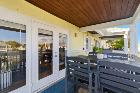 Condo in Saint Petersburg, Florida, 2 bedrooms  № 2155242 - photo 25