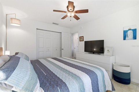 Condo in Saint Petersburg, Florida, 2 bedrooms  № 2155242 - photo 21