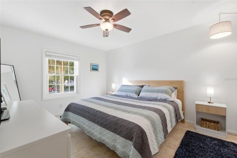 Condo in Saint Petersburg, Florida, 2 bedrooms  № 2155242 - photo 19