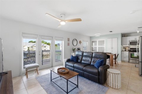 Condo in Saint Petersburg, Florida, 2 bedrooms  № 2155242 - photo 4
