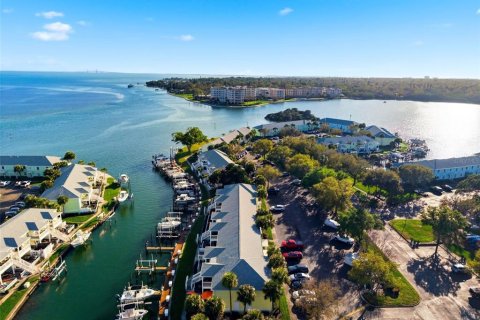 Condo in Saint Petersburg, Florida, 2 bedrooms  № 2155242 - photo 2