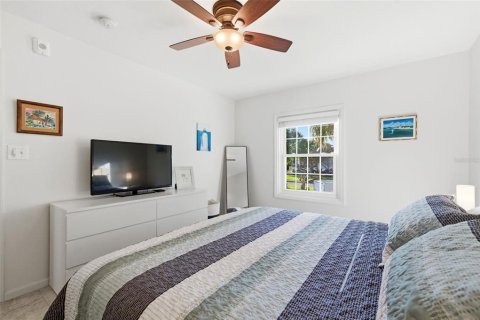 Condo in Saint Petersburg, Florida, 2 bedrooms  № 2155242 - photo 20