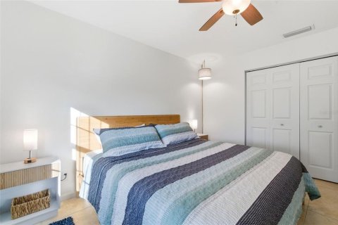 Condo in Saint Petersburg, Florida, 2 bedrooms  № 2155242 - photo 22