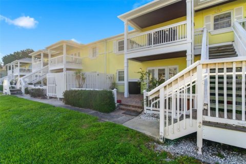 Condo in Saint Petersburg, Florida, 2 bedrooms  № 2155242 - photo 28