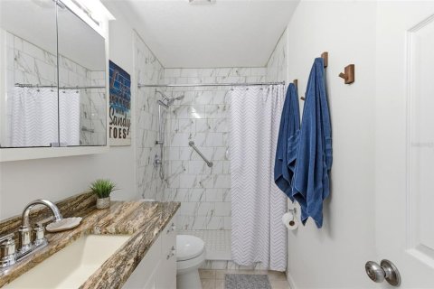 Condo in Saint Petersburg, Florida, 2 bedrooms  № 2155242 - photo 18