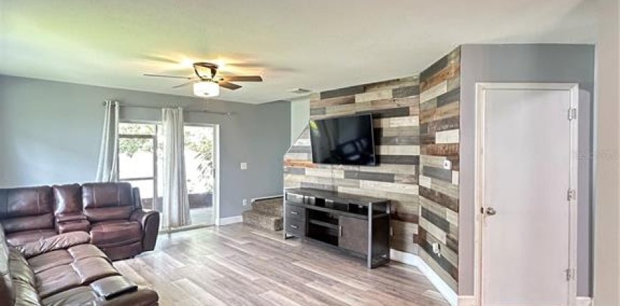 Townhouse in Brandon, Florida 2 bedrooms, 109.44 sq.m. № 2224567