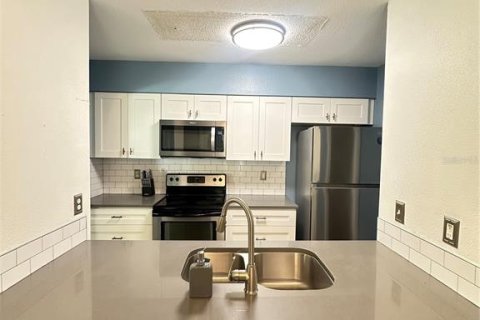 Townhouse in Brandon, Florida 2 bedrooms, 109.44 sq.m. № 2224567 - photo 4
