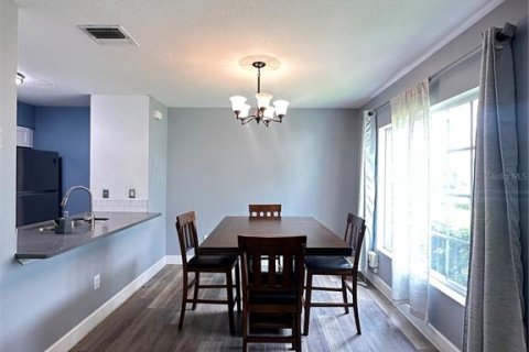 Townhouse in Brandon, Florida 2 bedrooms, 109.44 sq.m. № 2224567 - photo 3