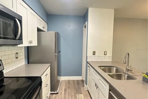 Townhouse in Brandon, Florida 2 bedrooms, 109.44 sq.m. № 2224567 - photo 5