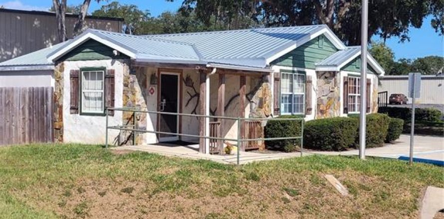 Immobilier commercial à Lady Lake, Floride № 2302315
