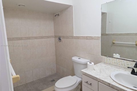 Снять в аренду кондоминиум в Лодерхилл, Флорида 3 спальни, 125.42м2, № 1973944 - фото 17