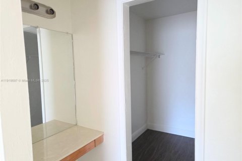 Снять в аренду кондоминиум в Лодерхилл, Флорида 3 спальни, 125.42м2, № 1973944 - фото 16