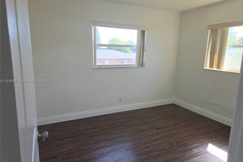 Снять в аренду кондоминиум в Лодерхилл, Флорида 3 спальни, 125.42м2, № 1973944 - фото 13