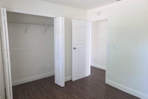 Снять в аренду кондоминиум в Лодерхилл, Флорида 3 спальни, 125.42м2, № 1973944 - фото 10