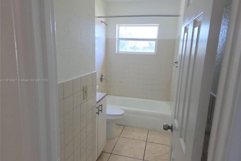 Снять в аренду кондоминиум в Лодерхилл, Флорида 3 спальни, 125.42м2, № 1973944 - фото 11