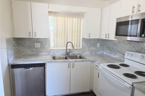 Снять в аренду кондоминиум в Лодерхилл, Флорида 3 спальни, 125.42м2, № 1973944 - фото 5