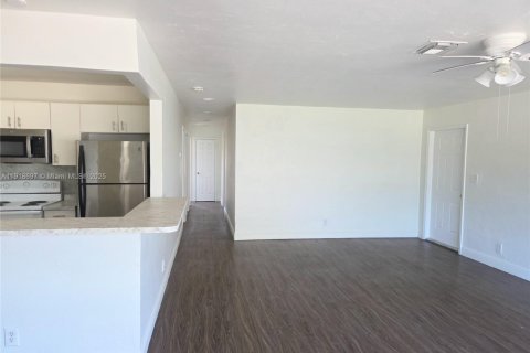 Снять в аренду кондоминиум в Лодерхилл, Флорида 3 спальни, 125.42м2, № 1973944 - фото 7