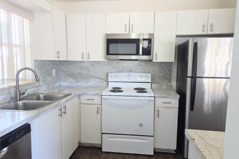 Снять в аренду кондоминиум в Лодерхилл, Флорида 3 спальни, 125.42м2, № 1973944 - фото 6