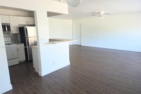 Снять в аренду кондоминиум в Лодерхилл, Флорида 3 спальни, 125.42м2, № 1973944 - фото 3