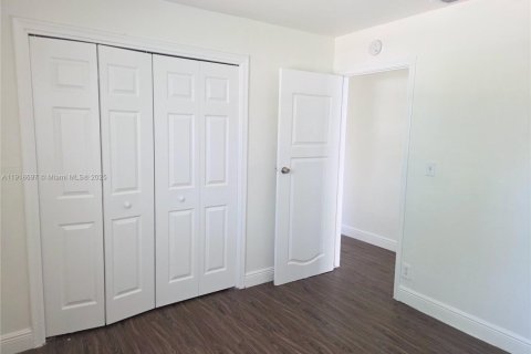 Снять в аренду кондоминиум в Лодерхилл, Флорида 3 спальни, 125.42м2, № 1973944 - фото 9