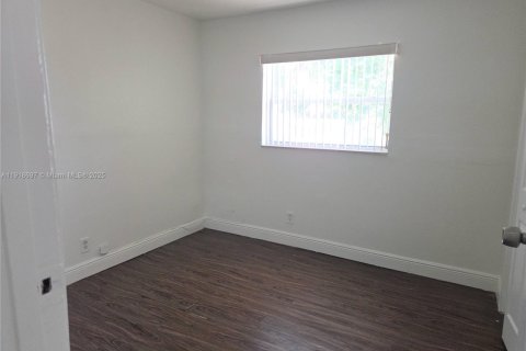 Снять в аренду кондоминиум в Лодерхилл, Флорида 3 спальни, 125.42м2, № 1973944 - фото 8