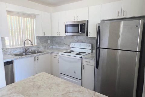 Снять в аренду кондоминиум в Лодерхилл, Флорида 3 спальни, 125.42м2, № 1973944 - фото 4