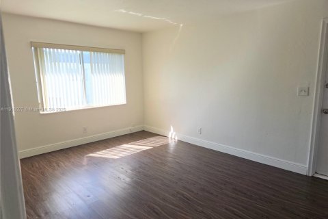 Снять в аренду кондоминиум в Лодерхилл, Флорида 3 спальни, 125.42м2, № 1973944 - фото 15