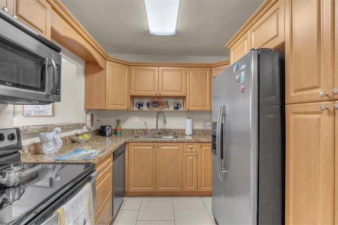 Condo in Hallandale Beach, Florida, 1 bedroom  № 2041663 - photo 10