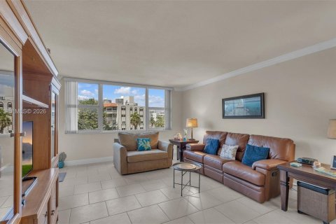 Condo in Hallandale Beach, Florida, 1 bedroom  № 2041663 - photo 5