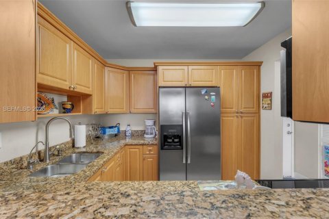 Condo in Hallandale Beach, Florida, 1 bedroom  № 2041663 - photo 16