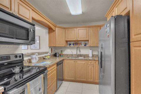 Condo in Hallandale Beach, Florida, 1 bedroom  № 2041663 - photo 3