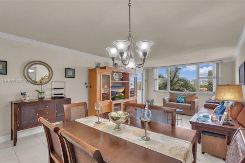 Condo in Hallandale Beach, Florida, 1 bedroom  № 2041663 - photo 17