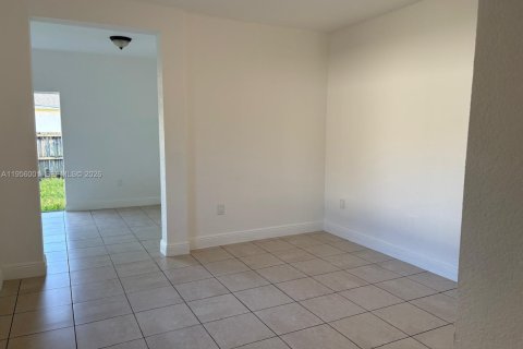 Villa ou maison à louer à Miami, Floride: 4 chambres, 126.63 m2 № 2153441 - photo 2