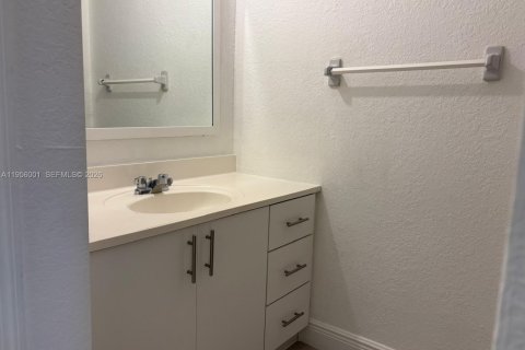 Villa ou maison à louer à Miami, Floride: 4 chambres, 126.63 m2 № 2153441 - photo 17