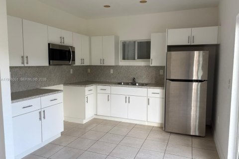 Villa ou maison à louer à Miami, Floride: 4 chambres, 126.63 m2 № 2153441 - photo 3