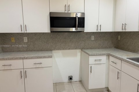 Villa ou maison à louer à Miami, Floride: 4 chambres, 126.63 m2 № 2153441 - photo 4