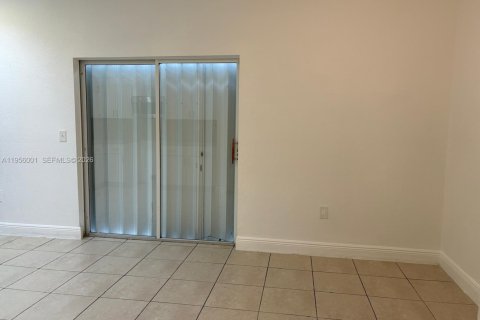 Villa ou maison à louer à Miami, Floride: 4 chambres, 126.63 m2 № 2153441 - photo 6