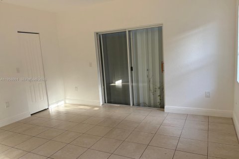 Villa ou maison à louer à Miami, Floride: 4 chambres, 126.63 m2 № 2153441 - photo 7