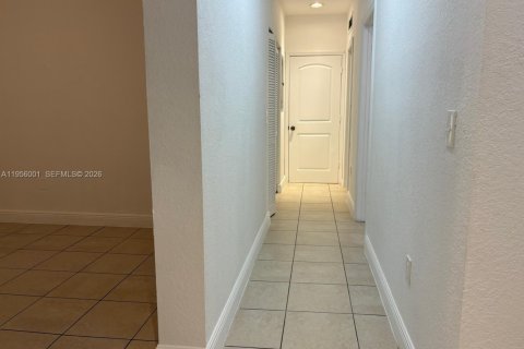 Villa ou maison à louer à Miami, Floride: 4 chambres, 126.63 m2 № 2153441 - photo 12